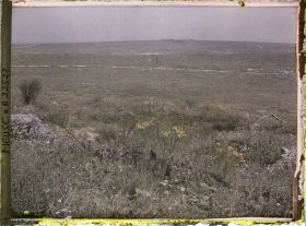 Image représentant France, Fort de Souville, Fort de Vaux à l'horizon, bois Fumin, bois Chenois, La Laufée e le ravin de Vaux (de gauche à droite)