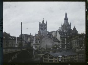 Image représentant La cathédrale Notre-Dame de Lausanne et le pont Bessières