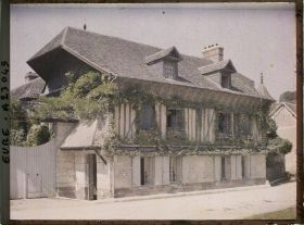 Image représentant Une maison sur la place de l'église