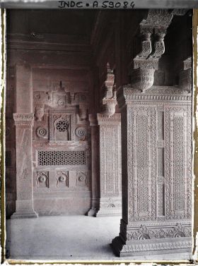 Image représentant Détail du décor sculpté de l'une des salles du palais de Jahangir dans le fort Rouge (Lal QIla)