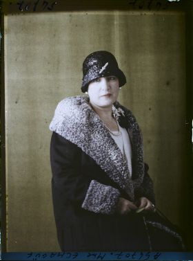 Image représentant https://musee-albert-kahn.s-museum.fr/home/NWQ2OTAwYzNmYjZlZTk1ZWQwODJmMjY4L2dlbmVyaWMtbm90aWNlLXRhYi9hdXRob3JpdHkvNjE3YTc5ZjVjZjhiODk2OGIzMzM3ZDIx/5d6900c3fb6ee95ed082f268/generic-notice-tab/authority/617a79ebcf8b8968b3336c6f Madame Dolores Echagüe