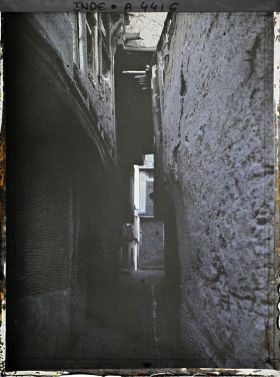 Image représentant Une rue en contre-jour