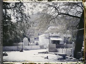 Image représentant Une des cours du dargâh Sharif