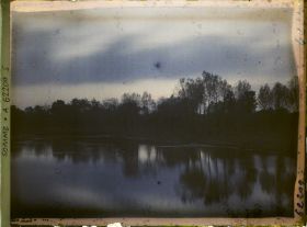 Image représentant Somme, Péronne, Bords de la Somme au Crépuscule