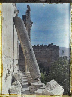 Image représentant Colonne adossée à la façade sud du Temple dit de Bacchus