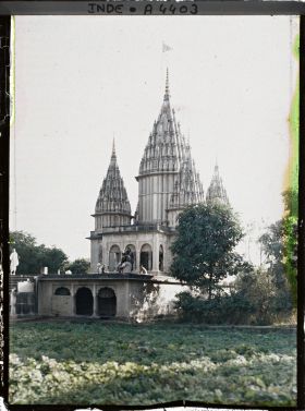 Image représentant Un temple hindou, peut-être shivaïte