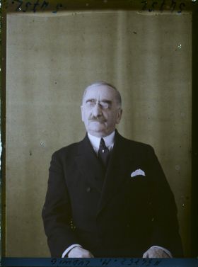 Image représentant Monsieur  https://musee-albert-kahn.s-museum.fr/home/NWQ2OTAwYzNmYjZlZTk1ZWQwODJmMjY4L2dlbmVyaWMtbm90aWNlLXRhYi9hdXRob3JpdHkvNjE3YTc5ZjVjZjhiODk2OGIzMzM3ZDIx/5d6900c3fb6ee95ed082f268/generic-notice-tab/authority/617a79ebcf8b8968b333729e Jean-Jacques Ludwig