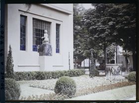 Image représentant L'Exposition des arts décoratifs, Jardin et puits du pavillon de la Belgique