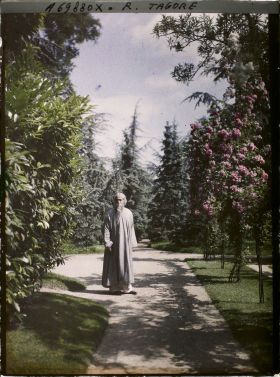 Image représentant https://musee-albert-kahn.s-museum.fr/home/NWQ2OTAwYzNmYjZlZTk1ZWQwODJmMjY4L2dlbmVyaWMtbm90aWNlLXRhYi9hdXRob3JpdHkvNjE3YTc5ZjVjZjhiODk2OGIzMzM3ZDIx/5d6900c3fb6ee95ed082f268/generic-notice-tab/authority/617a79ebcf8b8968b3336653 Rabindranâth Tagore