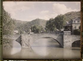 Image représentant Le pont des consuls enjambant l'Aveyron
