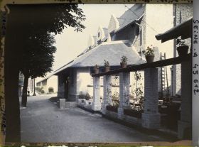 Image représentant L'Exposition des arts décoratifs, Le Village Français sous la direction de Charles Genuys, Maison de Bretagne (Ty-Breiz)