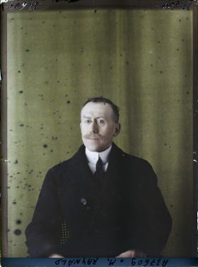 Image représentant https://musee-albert-kahn.s-museum.fr/home/NWQ2OTAwYzNmYjZlZTk1ZWQwODJmMjY4L2dlbmVyaWMtbm90aWNlLXRhYi9hdXRob3JpdHkvNjE3YTc5ZjVjZjhiODk2OGIzMzM3ZDIx/5d6900c3fb6ee95ed082f268/generic-notice-tab/authority/617a79ebcf8b8968b3337654 Georges Raynald