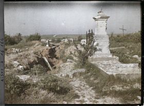 Image représentant France, Env- de St Quentin, Tranchées dans le Cimetière de Wat