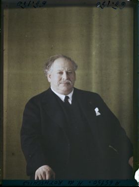 Image représentant https://musee-albert-kahn.s-museum.fr/home/NWQ2OTAwYzNmYjZlZTk1ZWQwODJmMjY4L2dlbmVyaWMtbm90aWNlLXRhYi9hdXRob3JpdHkvNjE3YTc5ZjVjZjhiODk2OGIzMzM3ZDIx/5d6900c3fb6ee95ed082f268/generic-notice-tab/authority/617a79ebcf8b8968b3337700 Le Baron Henri de Rothschild