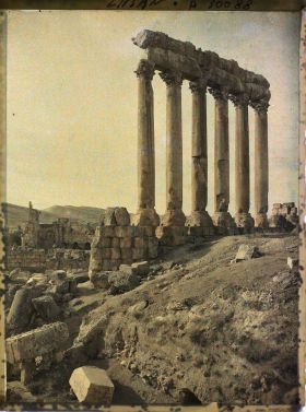 Image représentant Les six colonnes restantes du péristyle méridional du sanctuaire du Temple de Jupiter Héliopolitain
