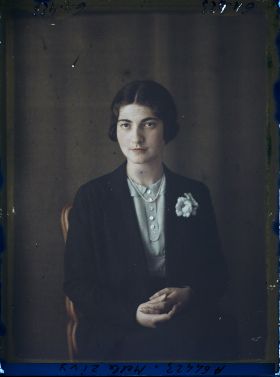 Image représentant https://musee-albert-kahn.s-museum.fr/home/NWQ2OTAwYzNmYjZlZTk1ZWQwODJmMjY4L2dlbmVyaWMtbm90aWNlLXRhYi9hdXRob3JpdHkvNjE3YTc5ZjVjZjhiODk2OGIzMzM3ZDIx/5d6900c3fb6ee95ed082f268/generic-notice-tab/authority/617a79ebcf8b8968b3337ab8 Mademoiselle Ziwy