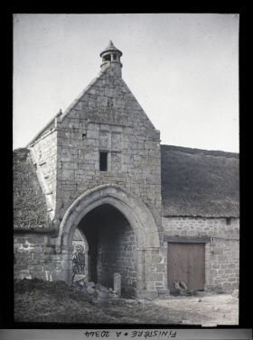 Image représentant Porche d'entrée de la grange à dîme de Pors-Lambert