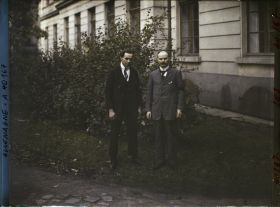 Image représentant Prusse, Crefeld, Cour de l'Hôtel de Ville, les 2 Cts Volontaires Paul Rudsky, Willy-Weiss