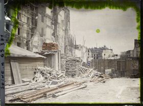 Image représentant Les démolitions du boulevard Haussmann prises depuis la rue Laffitte vers le boulevard des Italiens