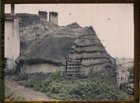 Image représentant France, Tourzel, Une maison de Chaume