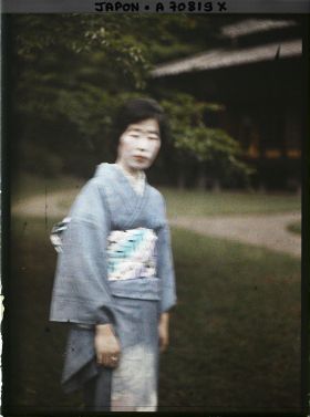 Image représentant Résidence de la famille Asaka : femme de la suite de la princesse Asaka (Nobuko)