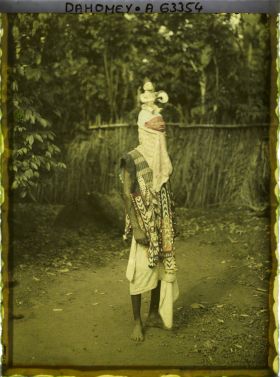 Image représentant Danseur avec le masque " Onigangan " (joueur de tam-tam)
