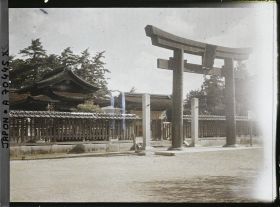 Image représentant Torii à l'entrée d'un sanctuaire shintô