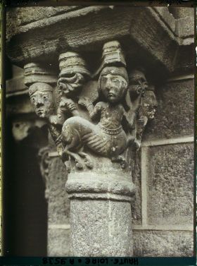 Image représentant Détail d'un chapiteau du cloître de Notre-Dame-de-l'Annonciation