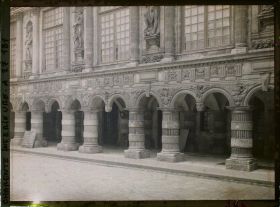 Image représentant Les arches de la cour d'Honneur de l'Hôtel de Ville