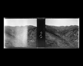 Image représentant Une vallée de Tsi-Kong-chan (Jigongshan, "montagne du Coq")