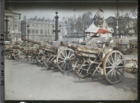 Image représentant Canons pris aux Allemands exposés devant la statue de Strasbourg, place de la Concorde