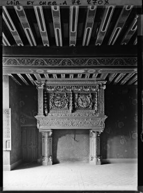 Image représentant La cheminée de la salle du Roi, dans les appartements royaux de l'aile François 1er du château