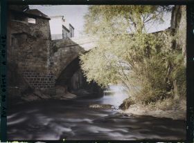 Image représentant France, Coudes, Vue sur le Vieux Pont
