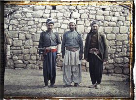 Image représentant Trois habitants kurdes
