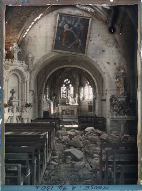 Image représentant L'intérieur de l'église