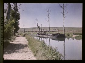 Image représentant France, Vacherauville, Le Canal de l'Est retabli et la Côte de Talou