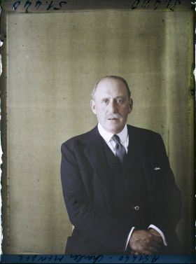 Image représentant Monsieur  https://musee-albert-kahn.s-museum.fr/home/NWQ2OTAwYzNmYjZlZTk1ZWQwODJmMjY4L2dlbmVyaWMtbm90aWNlLXRhYi9hdXRob3JpdHkvNjE3YTc5ZjVjZjhiODk2OGIzMzM3ZDIx/5d6900c3fb6ee95ed082f268/generic-notice-tab/authority/617a79ebcf8b8968b33373db Charles Mendel