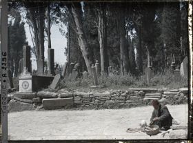 Image représentant Cimetière de Karacaahmet ou Büyük Mezaristan ("Grand cimetière"), dans un bois de cyprès