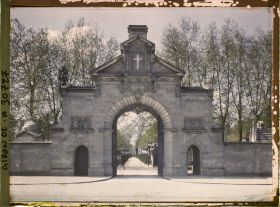 Image représentant France, Bordeaux, Entrée du Cimetière de la Chartreuse