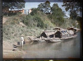 Image représentant Des sampans au bord de la rivière Ki-cung