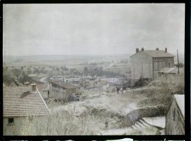 Image représentant France, Clermont en Argonne, Vue sur la route de Auzéville