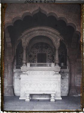 Image représentant Loge du trône impérial de la salle des audiences publiques (Diwan-i-Am) dans le fort Rouge (Lal Qila)