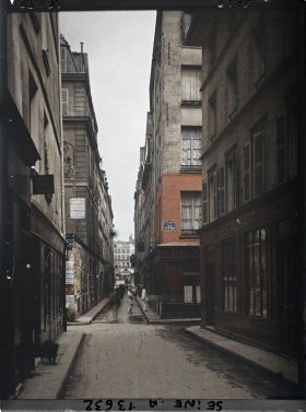 Image représentant La rue Dussoubs et la rue St-Sauveur, au fond la rue du Caire