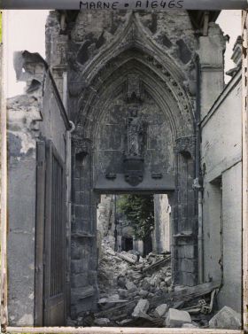Image représentant France, Reims, Vieux portail de l'Eglise St Jacques