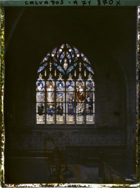 Image représentant Vitrail de l'église Saint-Sauveur