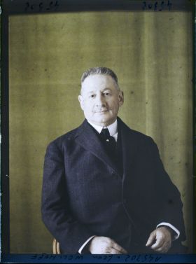 Image représentant Monsieur  https://musee-albert-kahn.s-museum.fr/home/NWQ2OTAwYzNmYjZlZTk1ZWQwODJmMjY4L2dlbmVyaWMtbm90aWNlLXRhYi9hdXRob3JpdHkvNjE3YTc5ZjVjZjhiODk2OGIzMzM3ZDIx/5d6900c3fb6ee95ed082f268/generic-notice-tab/authority/617a79ebcf8b8968b3337a81 Léon Wellhoff