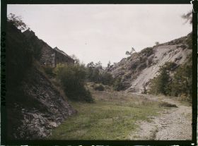 Image représentant Le débouché du ravin de la Doulouse vers la route de Villefranche de Rouergue