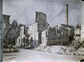 Image représentant Ruines à l'angle de la rue des Trois Raisinets et de la rue de l'Isle