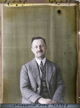 Image représentant https://musee-albert-kahn.s-museum.fr/home/NWQ2OTAwYzNmYjZlZTk1ZWQwODJmMjY4L2dlbmVyaWMtbm90aWNlLXRhYi9hdXRob3JpdHkvNjE3YTc5ZjVjZjhiODk2OGIzMzM3ZDIx/5d6900c3fb6ee95ed082f268/generic-notice-tab/authority/617a79ebcf8b8968b3337a8f Monsieur Robert Wilbrandt