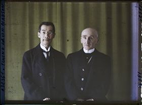 Image représentant https://musee-albert-kahn.s-museum.fr/home/NWQ2OTAwYzNmYjZlZTk1ZWQwODJmMjY4L2dlbmVyaWMtbm90aWNlLXRhYi9hdXRob3JpdHkvNjE3YTc5ZjVjZjhiODk2OGIzMzM3ZDIx/5d6900c3fb6ee95ed082f268/generic-notice-tab/authority/617a79eacf8b8968b333657e Messieurs Tcheng Loh et  https://musee-albert-kahn.s-museum.fr/home/NWQ2OTAwYzNmYjZlZTk1ZWQwODJmMjY4L2dlbmVyaWMtbm90aWNlLXRhYi9hdXRob3JpdHkvNjE3YTc5ZjVjZjhiODk2OGIzMzM3ZDIx/5d6900c3fb6ee95ed082f268/generic-notice-tab/authority/617a79eacf8b8968b3336582 Henri Bergson